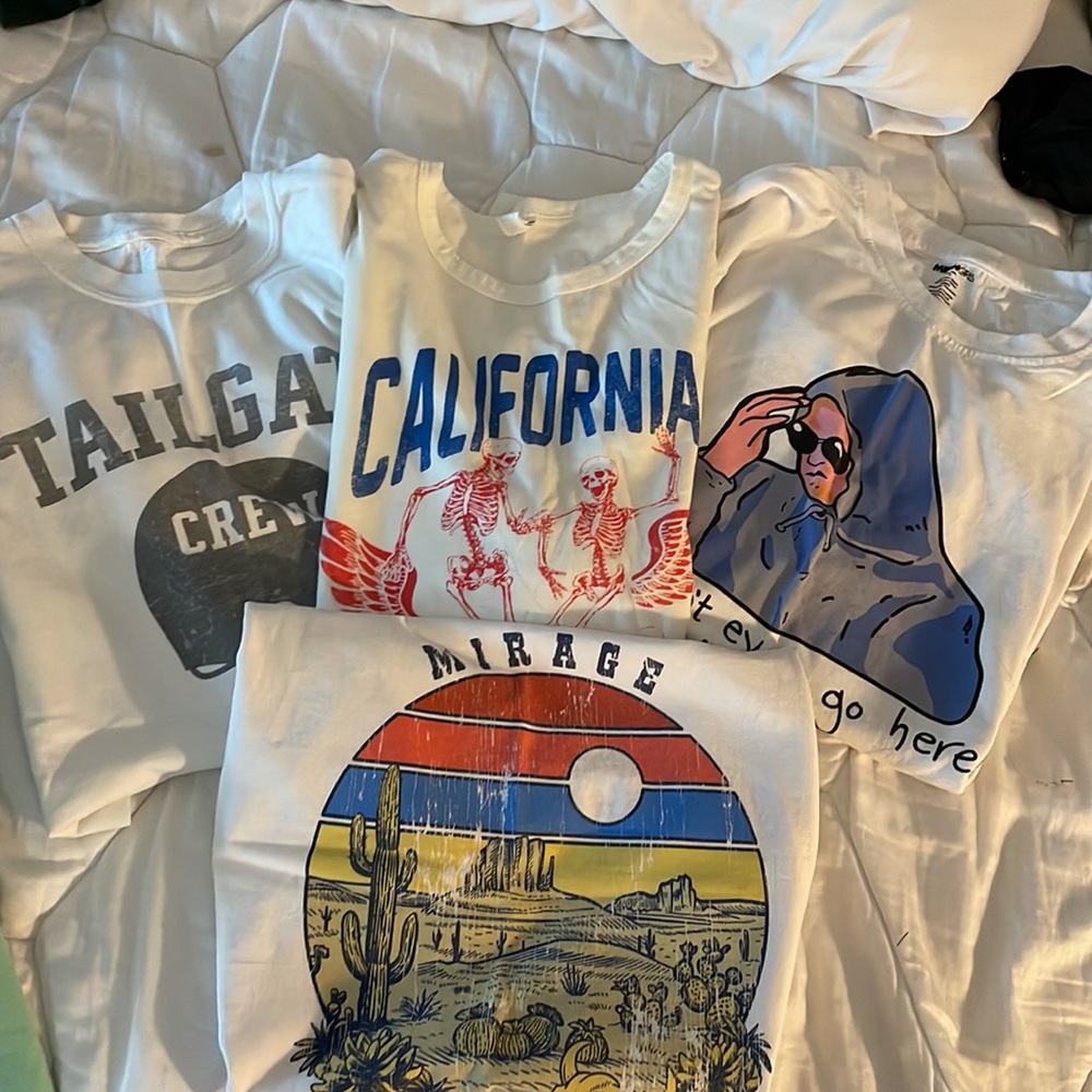 Graphic tee bundle
